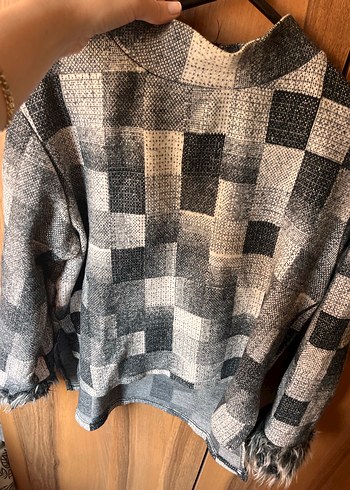 Gri Kareli Yün Boğazlı Tüy Detaylı Kadın Kazak - Görsel 5