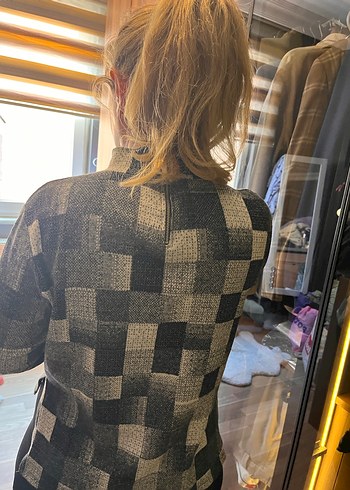 Gri Kareli Yün Boğazlı Tüy Detaylı Kadın Kazak - Görsel 4