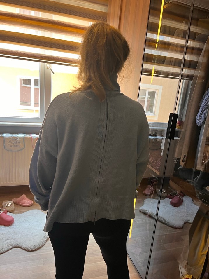 Gri Boğazlı Rahat Kesim Kadın Kazak - Görsel 3