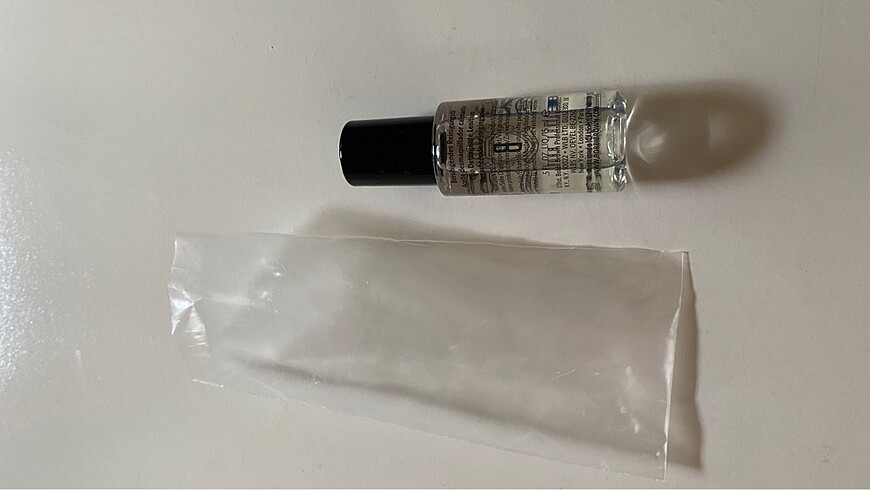 Beden Bobbi Brown makyaj temizleme yağı.