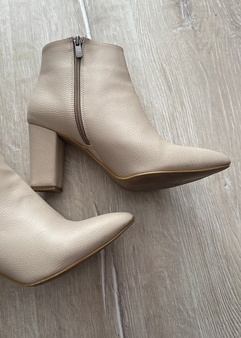 Bej Deri Stiletto Topuklu Kadın Bot - Görsel 3