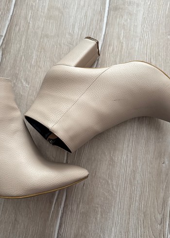 Bej Deri Stiletto Topuklu Kadın Bot - Görsel 4