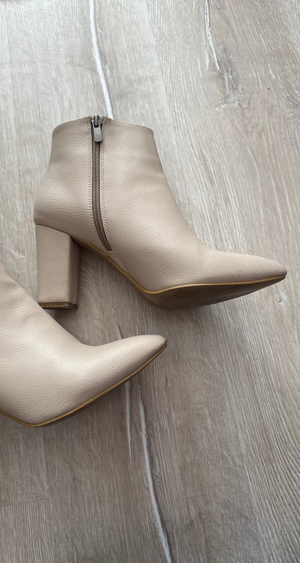 Bej Deri Stiletto Topuklu Kadın Bot - Görsel 3