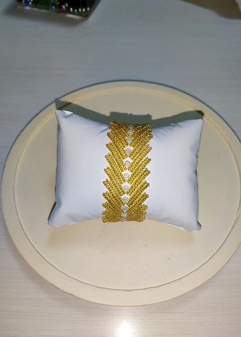 İşlemeli Altın Renk Boncuklu Kadın Bileklik - Görsel 2