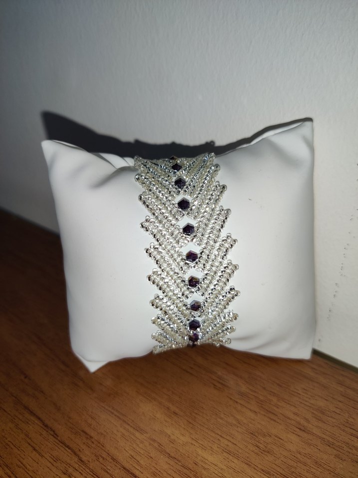 El yapımı İşlemeli Boncuklu Gri Gotik Bileklik - Görsel 2