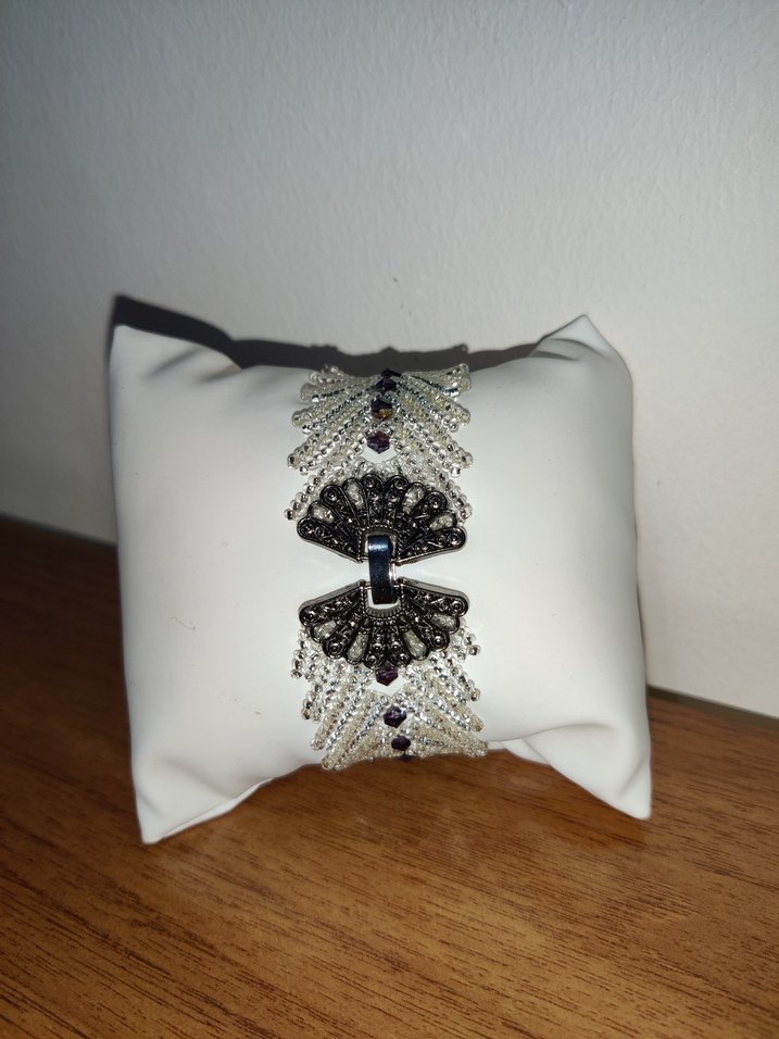 El yapımı İşlemeli Boncuklu Gri Gotik Bileklik - Görsel 3