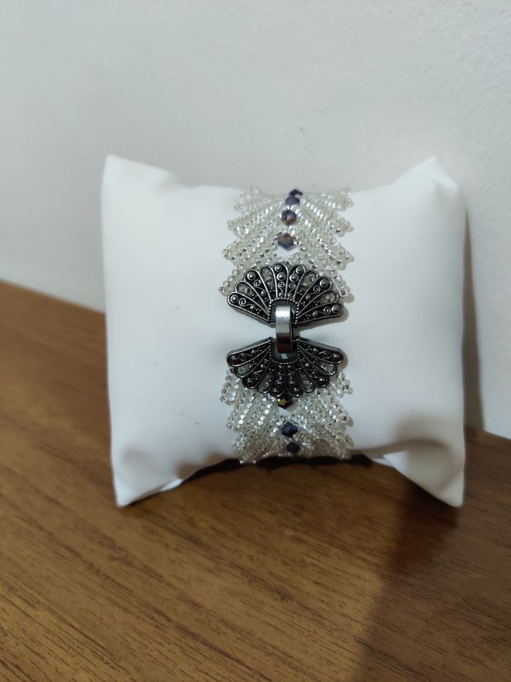 El yapımı İşlemeli Boncuklu Gri Gotik Bileklik - Görsel 4