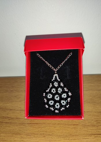 Mini Siyah Boncuklu Gotik Kolye - Görsel 2