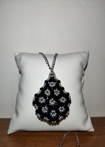 Mini Siyah Boncuklu Gotik Kolye - Görsel 3