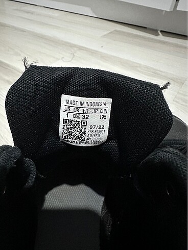 32 Beden siyah Renk Adidas ayakkabı