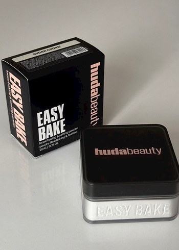 HUDA BEAUTY Easy Bake Toz Pudra - Görsel 2