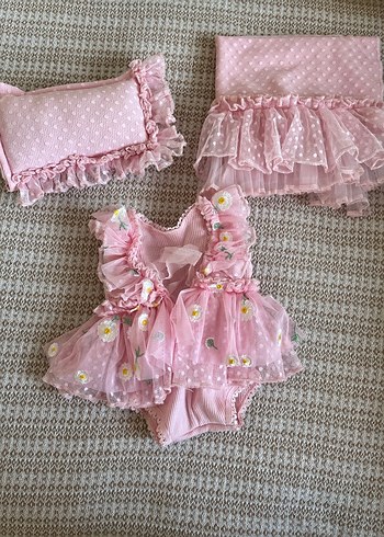 Pembe Nakışlı Fırfırlı Bebek Kız Takımı