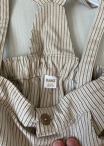 Çizgili Bej Erkek Çocuk Askılı Tulum - Görsel 3