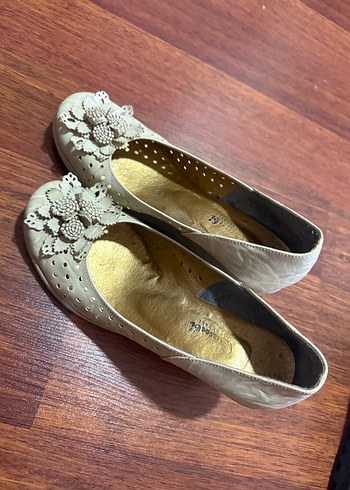 36 Beden Bej Çiçek Detaylı Vintage Dolgu Topuklu Kadın Ayakkabı