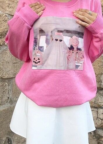 Pembe kapüşonlu