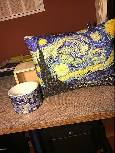  Beden KUTULU KUPA VAN GOGH YILDIZLI GECE YASTIK HEDİYE SETİ