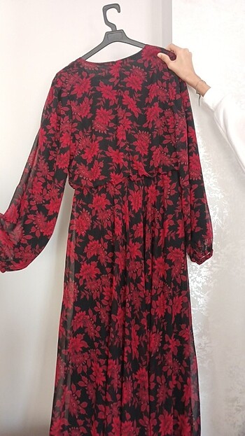 Kırmızı Çiçekli Siyah Uzun Elbise Şifon Kumaş