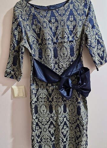 Elbise Merada marka. BEDEN 40. Çok güzel bir kumaş. Duruşu harik - Görsel 4