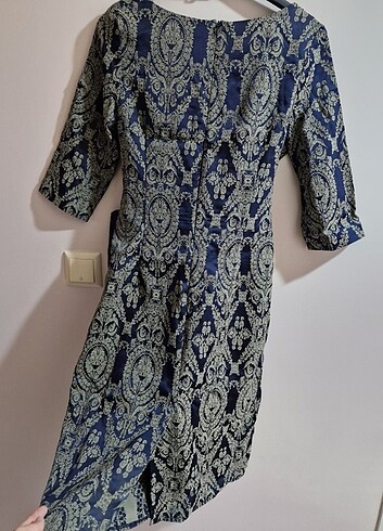 Elbise Merada marka. BEDEN 40. Çok güzel bir kumaş. Duruşu harik - Görsel 2