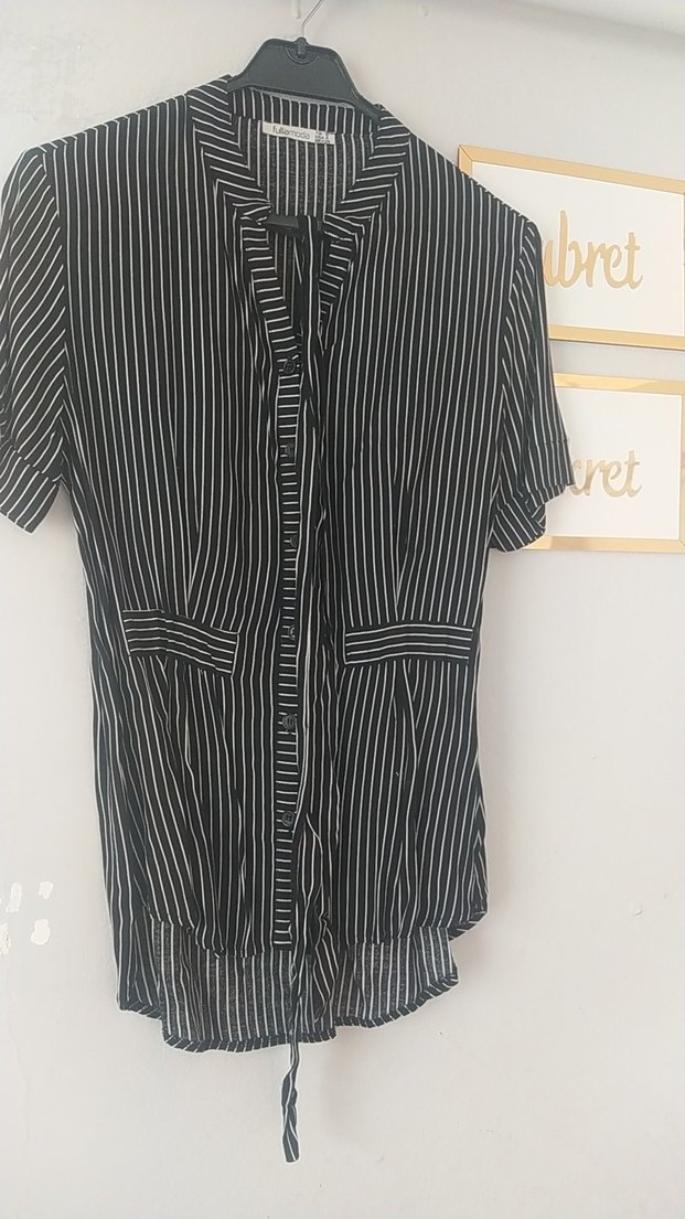 Düğmeli Siyah Çizgili V Yaka Kadın Gömlek - Görsel 2
