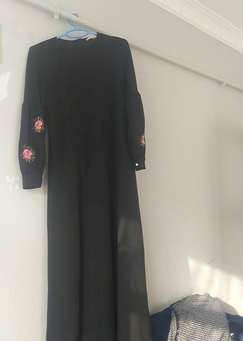 Nakış Detaylı Siyah Uzun Kollu Uzun Elbise - Görsel 3