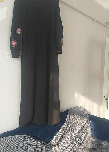 Nakış Detaylı Siyah Uzun Kollu Uzun Elbise - Görsel 2