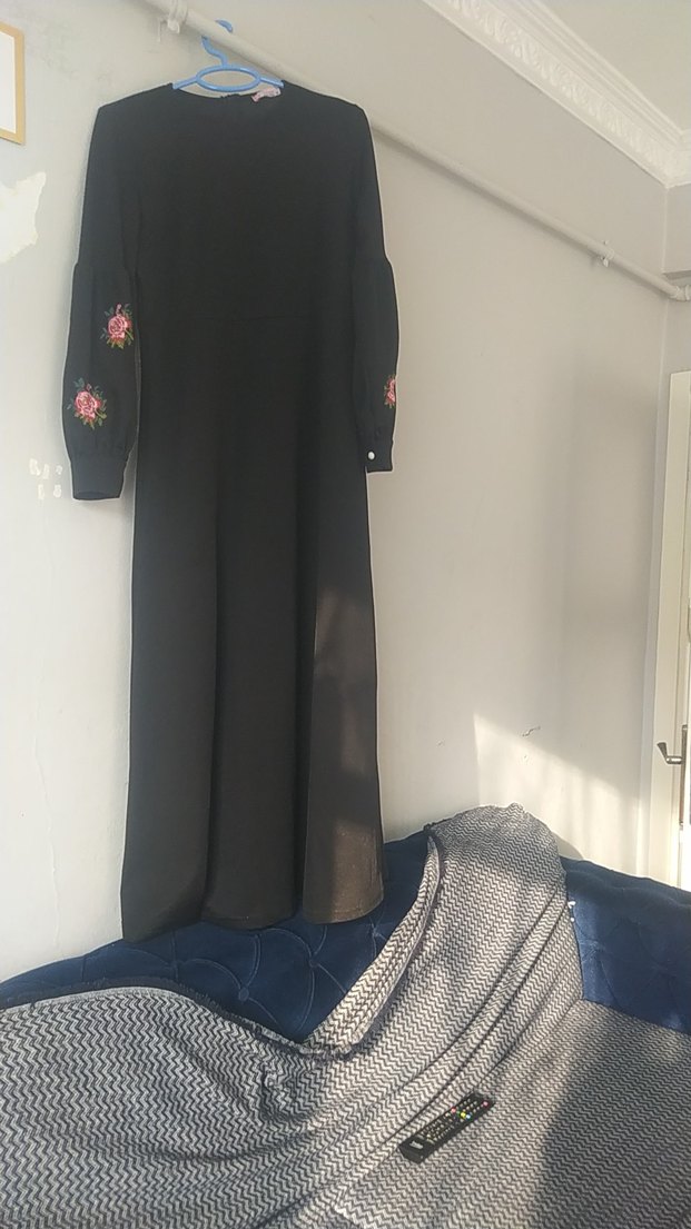 Nakış Detaylı Siyah Uzun Kollu Uzun Elbise - Görsel 2