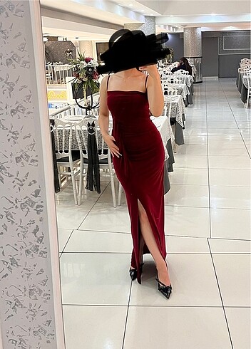 38 Beden Askılı bordo elbise
