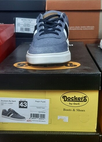 DOCKERS