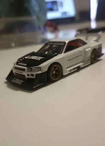 Hot wheels gtr