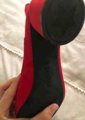 Bershka Kırmızı Süet Fermuarlı Kadın Bot