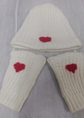 Beyaz Örgü Kadın Eldivenive şapka Kalp Detaylı - Görsel 3