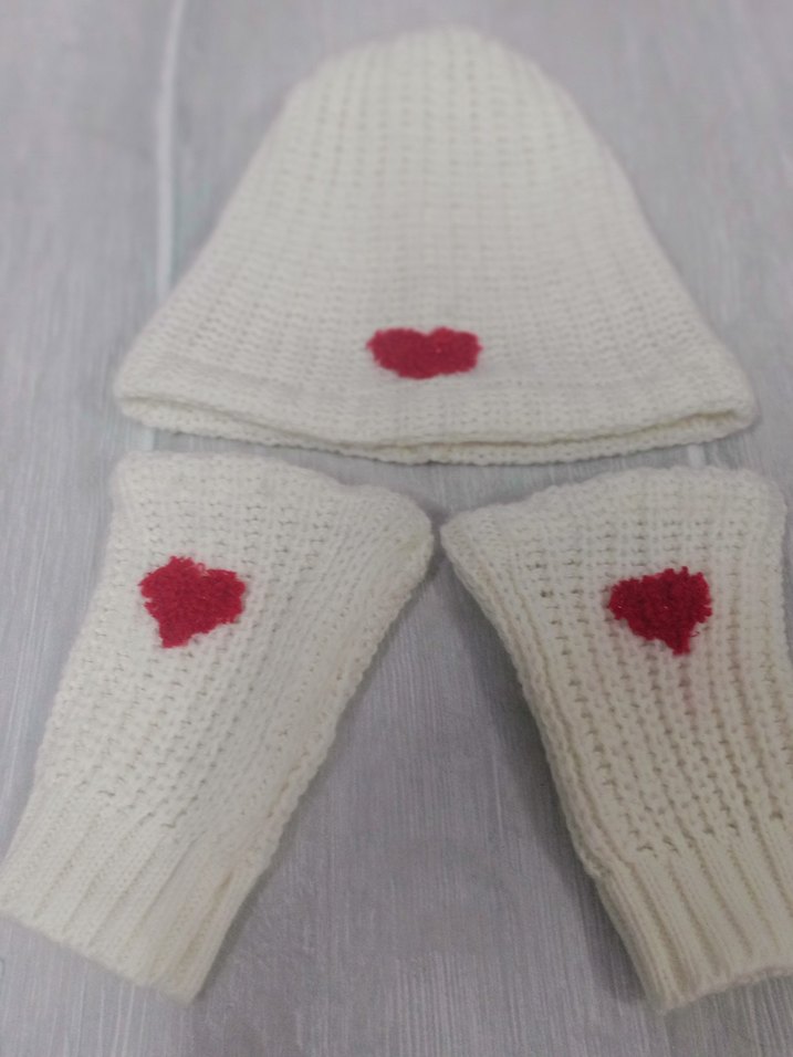 Beyaz Örgü Kadın Eldivenive şapka Kalp Detaylı - Görsel 3