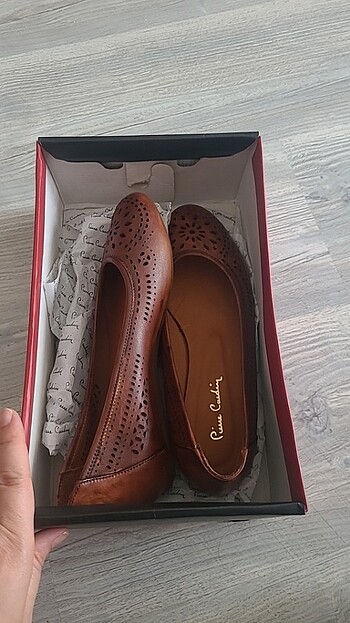 38 Beden Hiç kullanılmamış gerçek deri Pierre Cardin babet ayakkabı