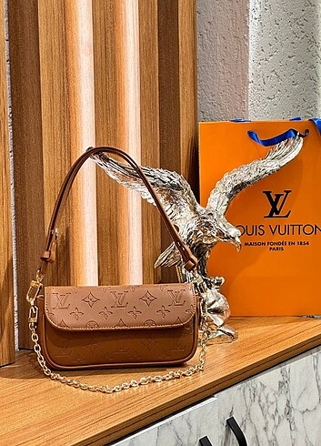 Louis Vuitton LOUİS VUİTTON ÇANTA