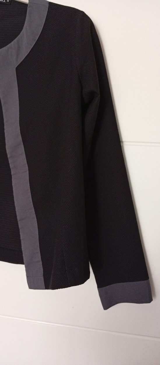 Gri Detaylı Siyah Kadın Midi Ceket - Görsel 3