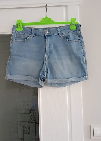 LC Waikiki Kadın Mavi Kemerli Mini Denim Şort