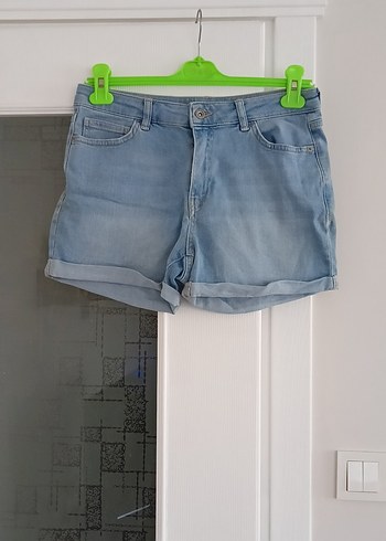 Kadın Mavi Kemerli Mini Denim Şort