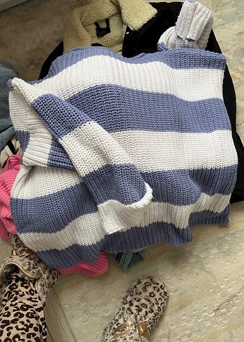 Beyaz Çizgili Örgü Kadın Kazak - Görsel 2