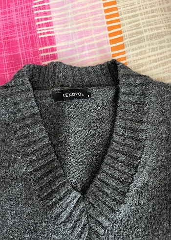 Gri V Yakalı Kadın Örgü süveter - Görsel 2