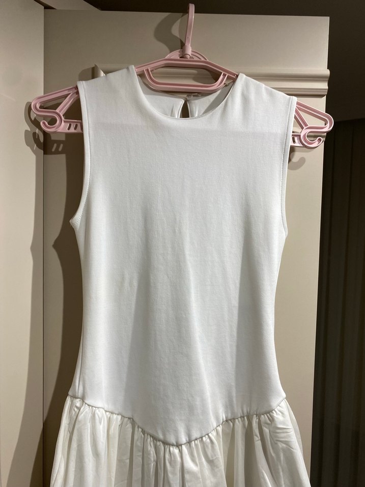 Beyaz Keten Pilili Kolsuz Kız Elbisesi - Görsel 2