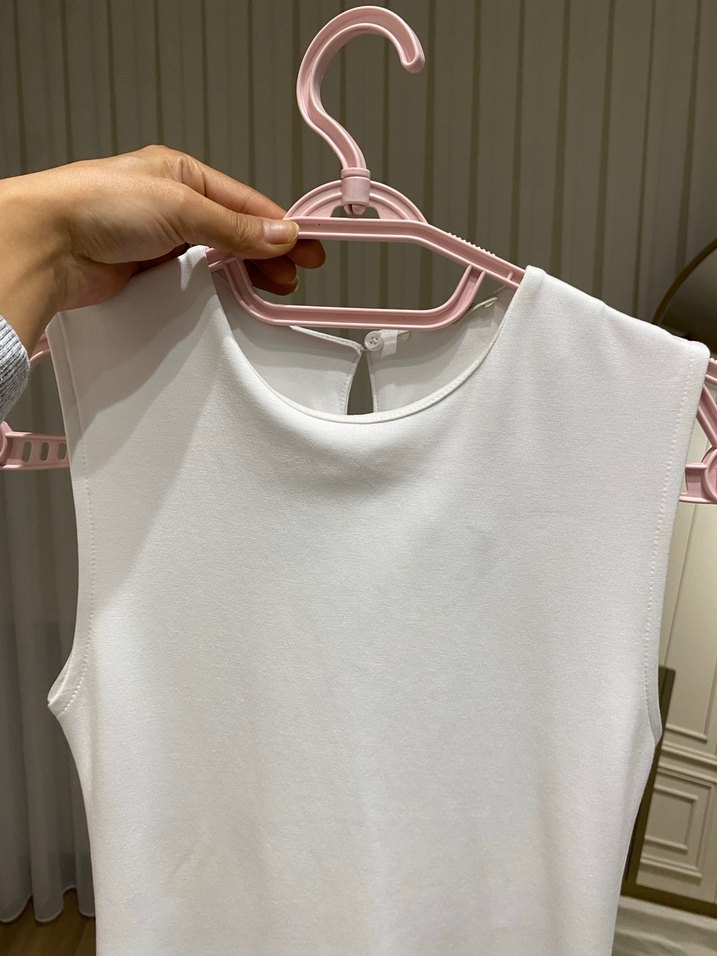 Beyaz Keten Pilili Kolsuz Kız Elbisesi - Görsel 3