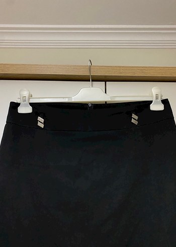 Kemer Detaylı Siyah Midi Kalem Etek - Görsel 2