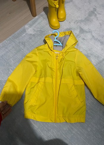 Kapüşonlu Sarı Erkek Çocuk Yağmurluk - Görsel 3