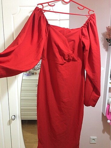 Kırmızı kalem elbise
