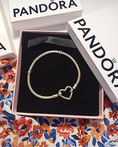 Pandora Moments Kalp Kilitli Zincir Bileklik