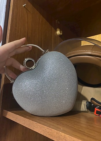 Beden Gri Taşlı Kalp Şeklinde Metal SİMŞİ Abiye Çanta