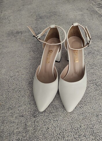 Beyaz gelinlik ayakkabısı 