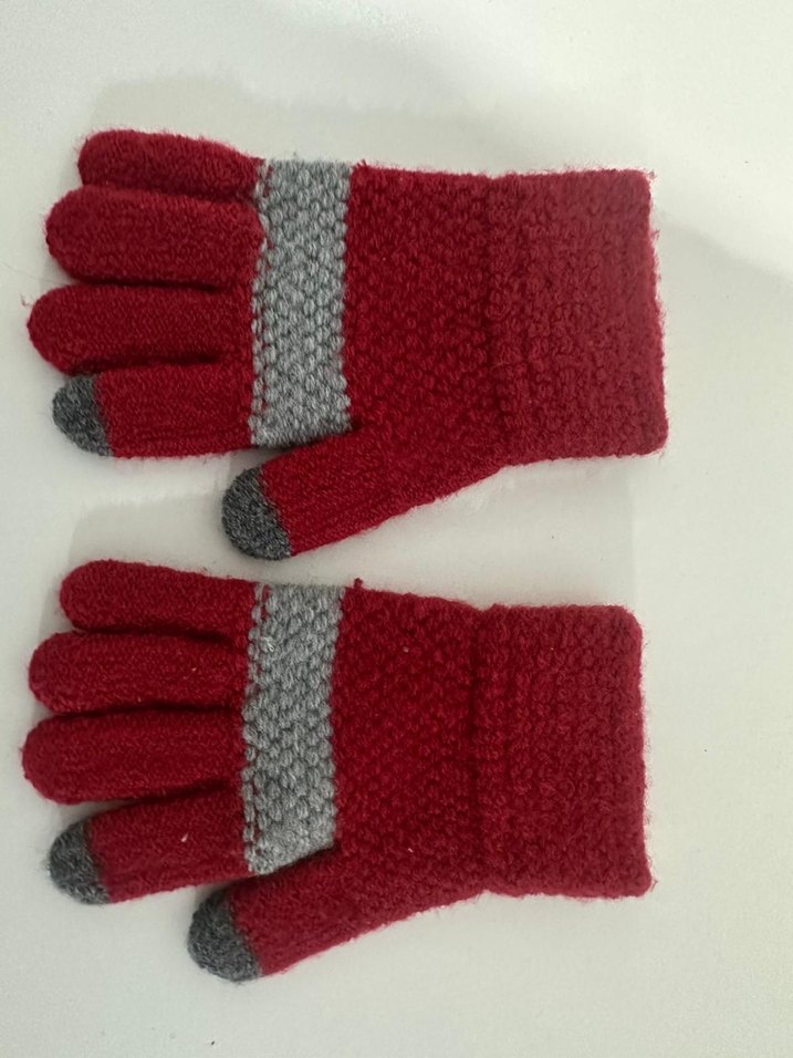 Çocuk Kırmızı Örgü Eldiven - Görsel 2