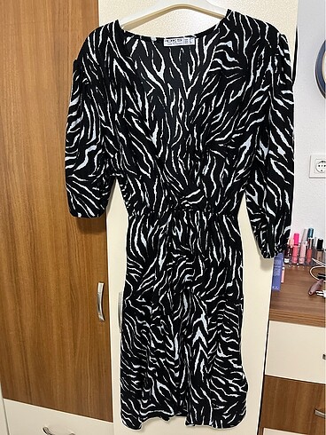 Zebra desenli kruvaze yaka